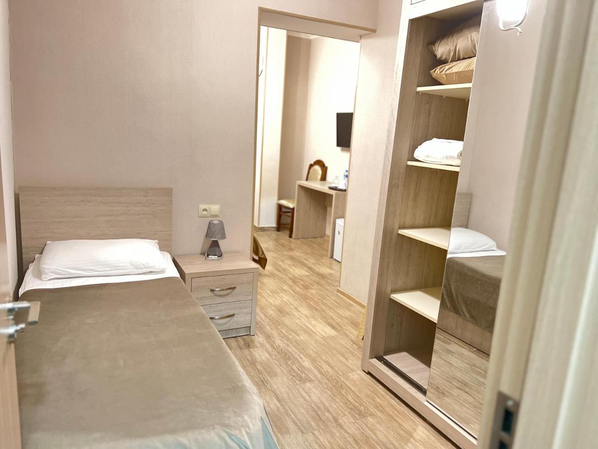 Hotel Triston Tbilisi Esterno foto