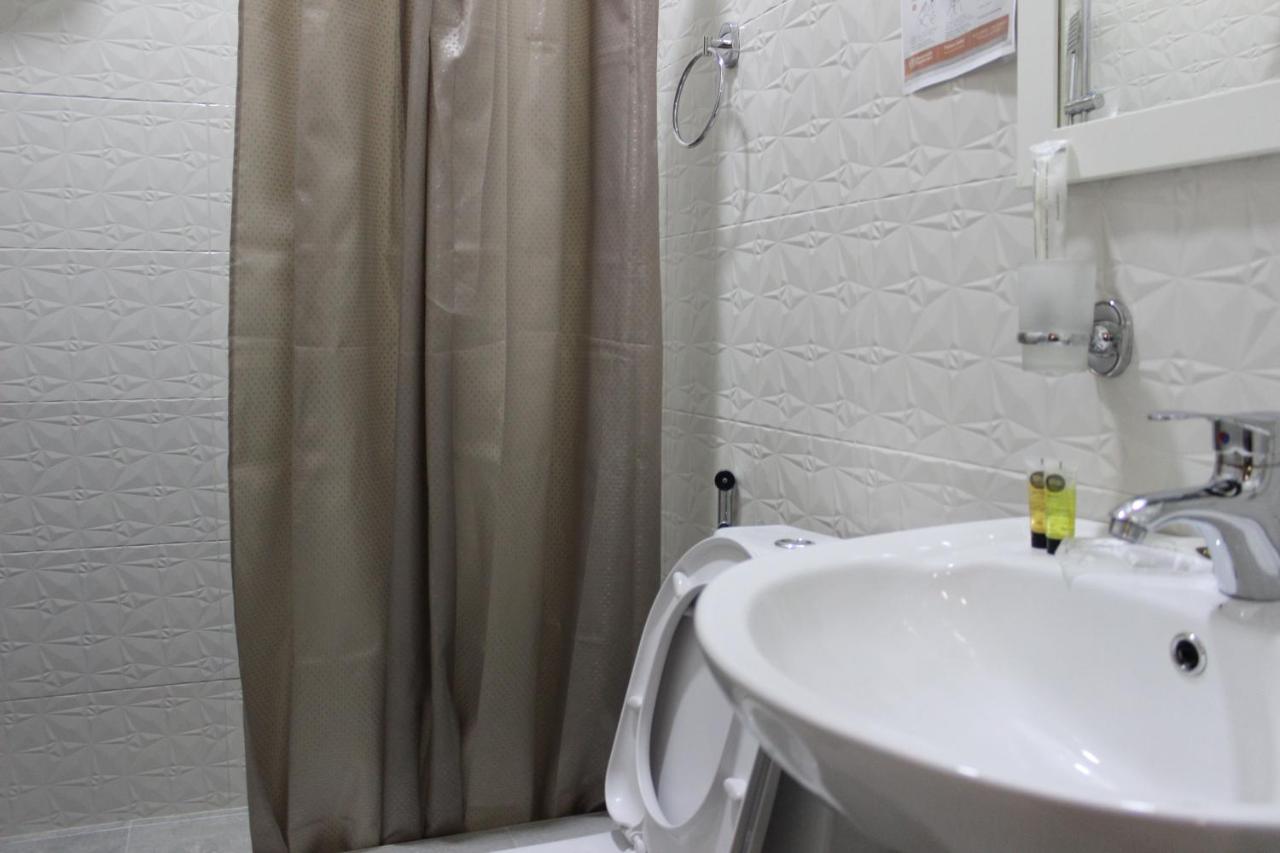 Hotel Triston Tbilisi Esterno foto