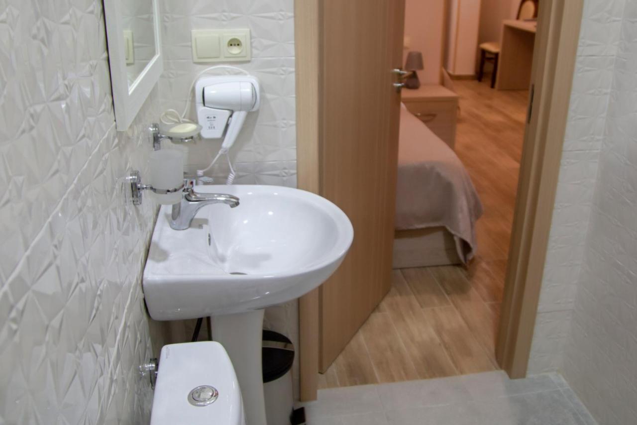 Hotel Triston Tbilisi Esterno foto