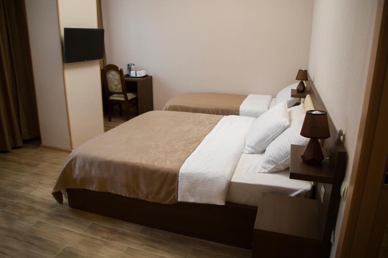 Hotel Triston Tbilisi Esterno foto