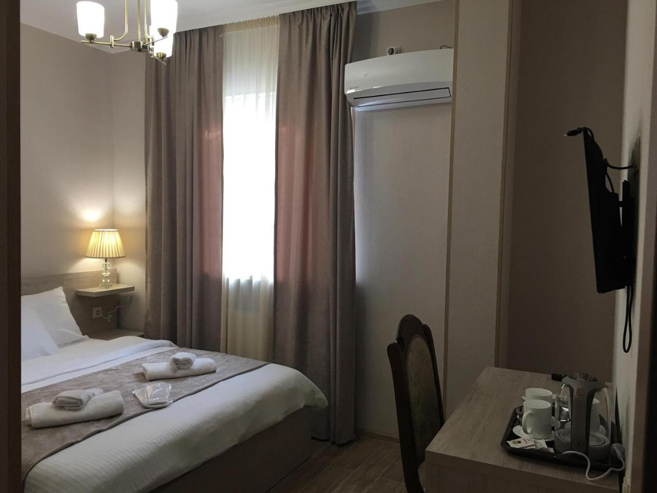 Hotel Triston Tbilisi Esterno foto