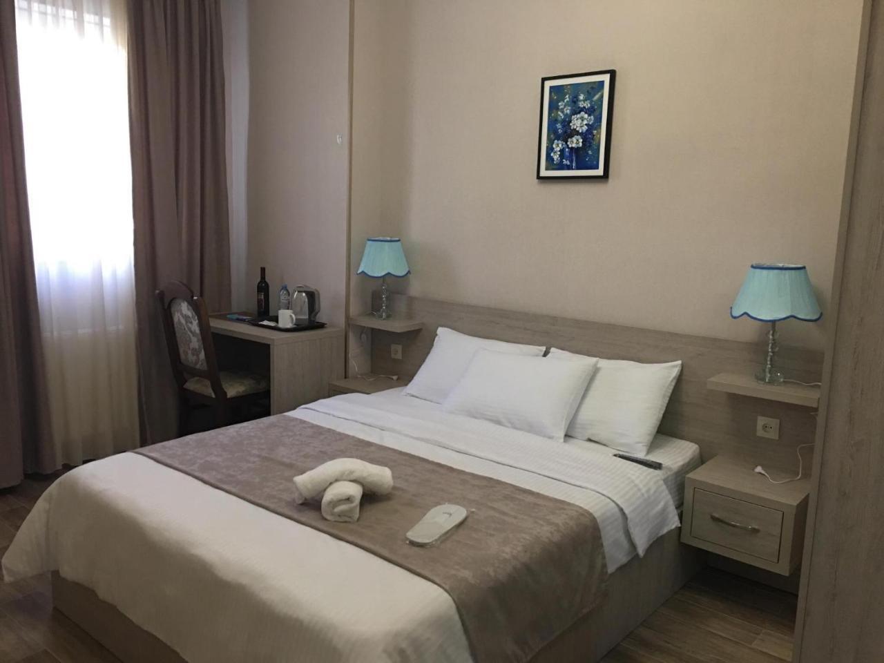 Hotel Triston Tbilisi Esterno foto