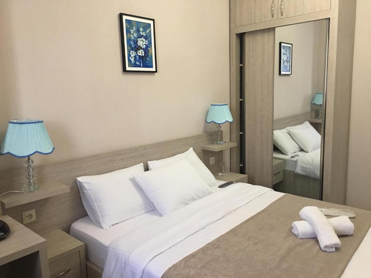 Hotel Triston Tbilisi Esterno foto