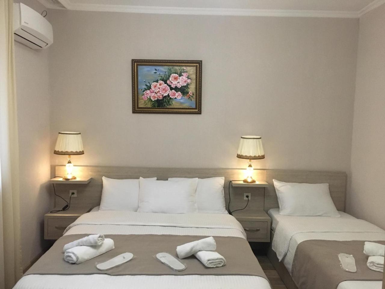 Hotel Triston Tbilisi Esterno foto