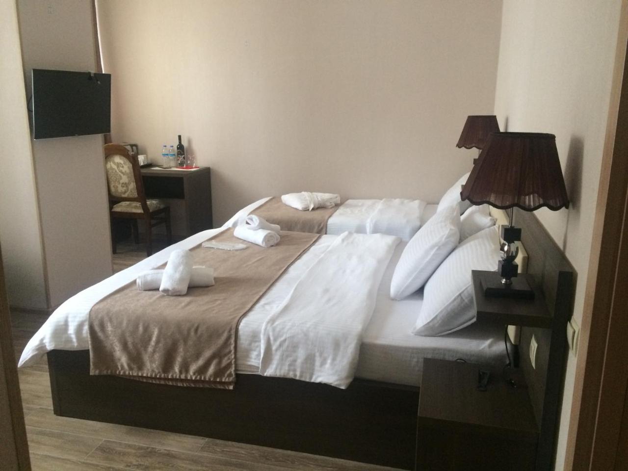Hotel Triston Tbilisi Esterno foto